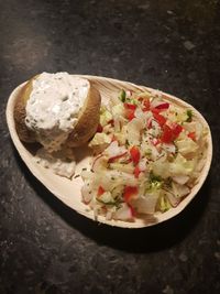 Ofenkartoffel mit Salat